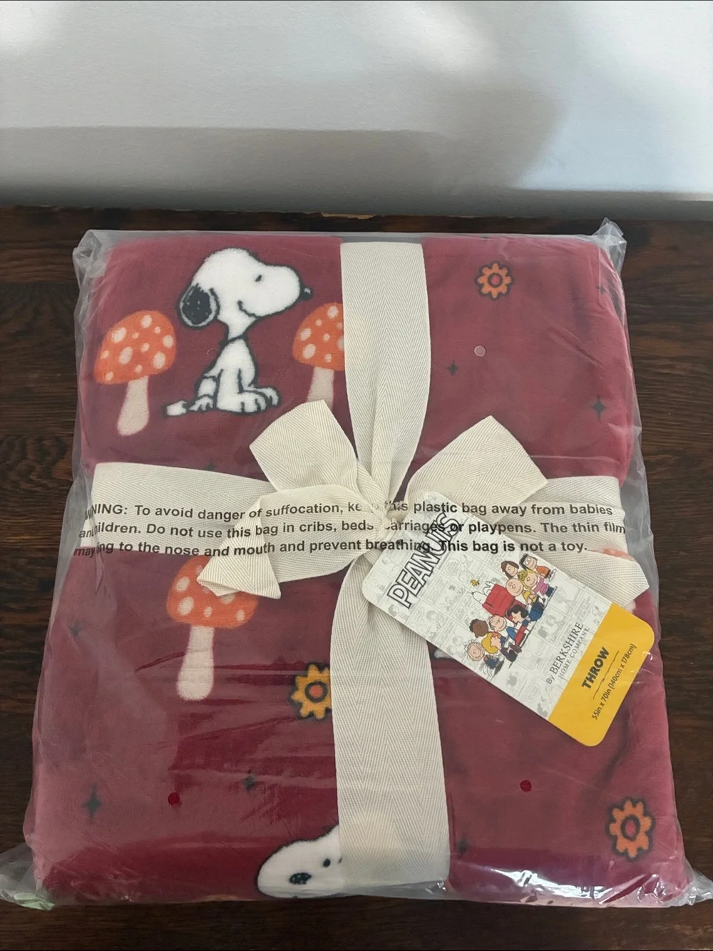 NWT-BERKSHIRE- Peanuts- Snoopy- Red Fall Mushroom VelvetSoft Blanket 55x70